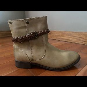 Roxy Boots